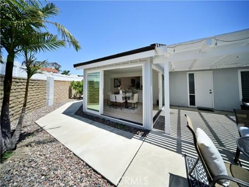 21651 Hilaria , Huntington Beach, CA