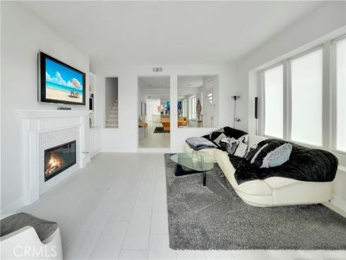 302 Huntington Street, Huntington Beach, CA