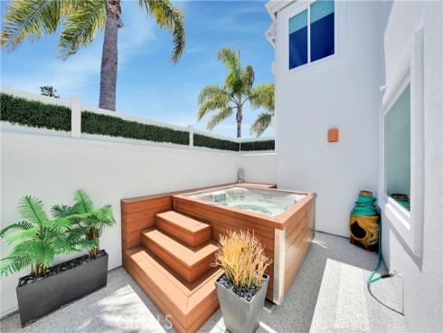 302 Huntington Street, Huntington Beach, CA