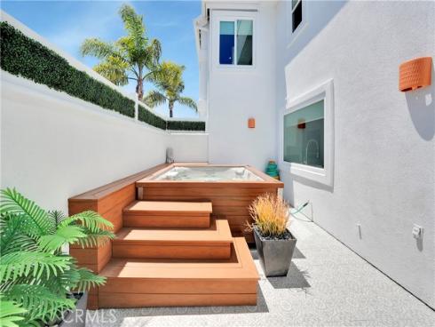 302 Huntington Street, Huntington Beach, CA