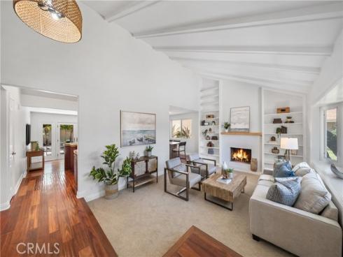 9432 Waterfront Dr , Huntington Beach, CA