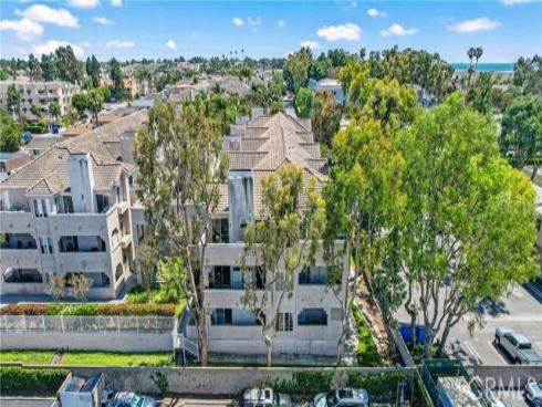 4591  Warner  105  Avenue, Huntington Beach, CA