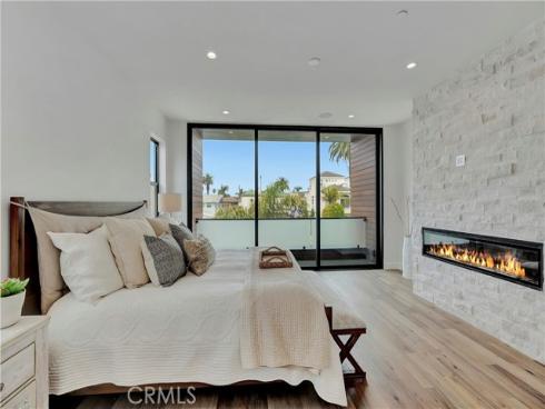 518 8th Street , Huntington Beach, CA