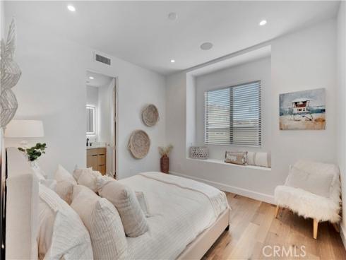 518 8th Street , Huntington Beach, CA