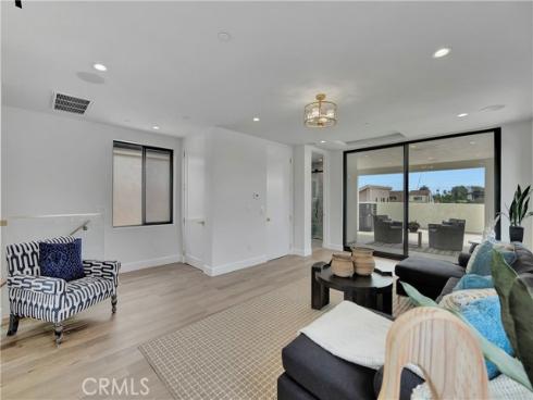 518 8th Street , Huntington Beach, CA