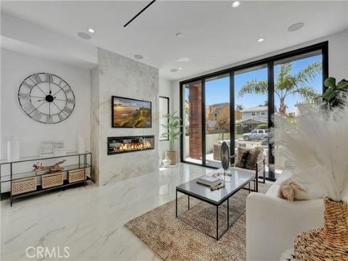 518 8th Street , Huntington Beach, CA