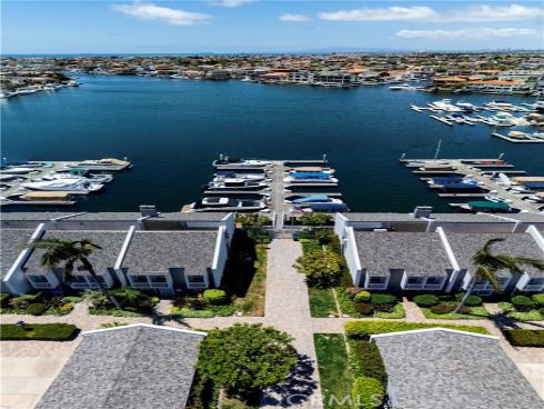 16422 Harbour 17 Lane, Huntington Beach, CA