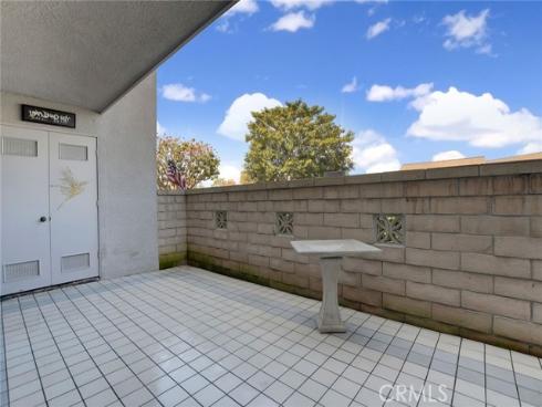 8866 Tulare 301C Drive, Huntington Beach, CA