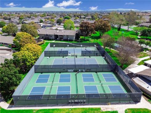 8866 Tulare 301C Drive, Huntington Beach, CA