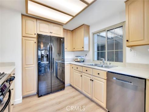 8866 Tulare 301C Drive, Huntington Beach, CA