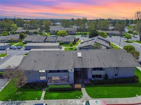 8866 Tulare 301C Drive, Huntington Beach, CA