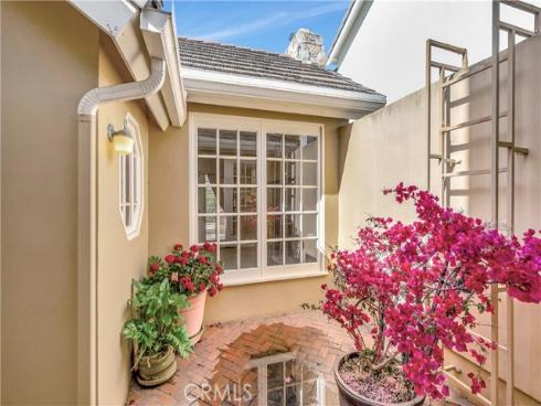 19371 Woodlands Drive, Huntington Beach, CA