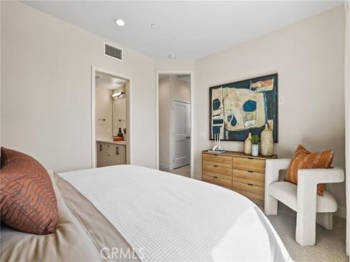 19071  Main  105  Street, Huntington Beach, CA