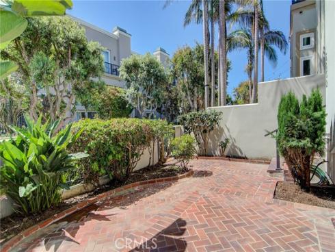 6052 Shadowbrook Circle, Huntington Beach, CA