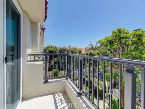 6052 Shadowbrook Circle, Huntington Beach, CA
