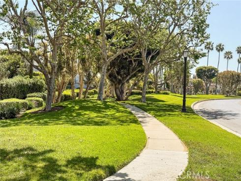 6052 Shadowbrook Circle, Huntington Beach, CA