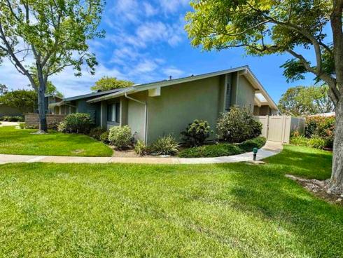 8933 Yolo 1308-A Circle, Huntington Beach, CA