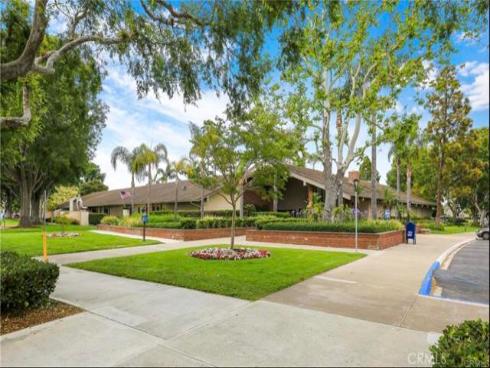 8933 Yolo 1308-A Circle, Huntington Beach, CA