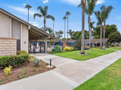 8933 Yolo 1308-A Circle, Huntington Beach, CA