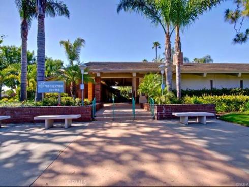 8933 Yolo 1308-A Circle, Huntington Beach, CA