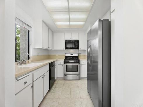 8933 Yolo 1308-A Circle, Huntington Beach, CA