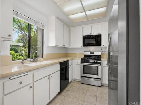 8933 Yolo 1308-A Circle, Huntington Beach, CA