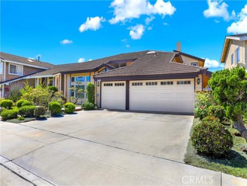 8452 Deepview Drive, Huntington Beach, CA