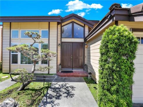 8452 Deepview Drive, Huntington Beach, CA