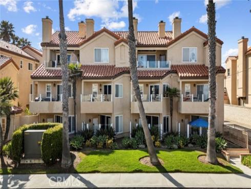 2000 Pacific Coast 102 , Huntington Beach, CA