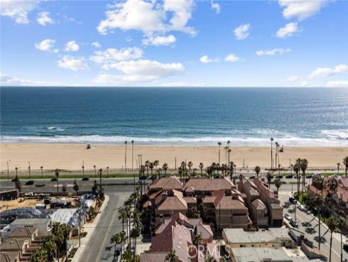 2000 Pacific Coast 102 , Huntington Beach, CA