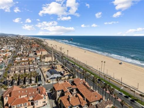 2000 Pacific Coast 102 , Huntington Beach, CA