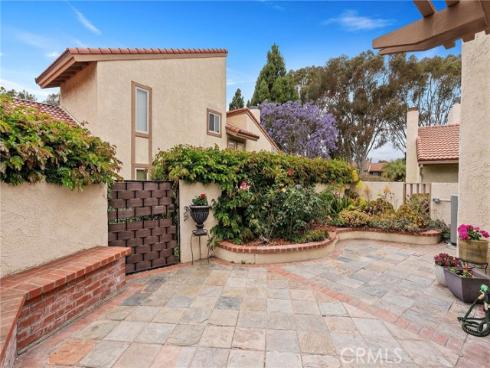 18301 Gum Tree Lane, Huntington Beach, CA