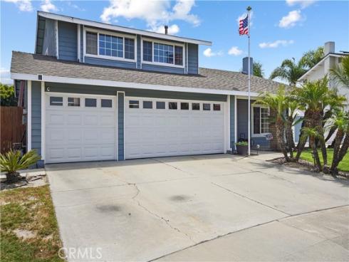 17882 Hallcroft Lane, Huntington Beach, CA