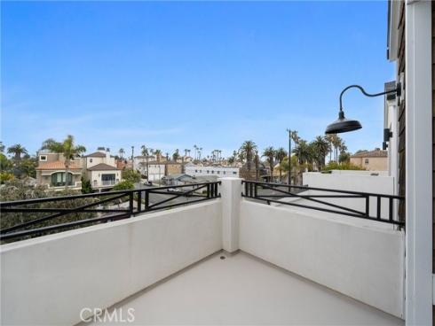 303 12th Street, Huntington Beach, CA