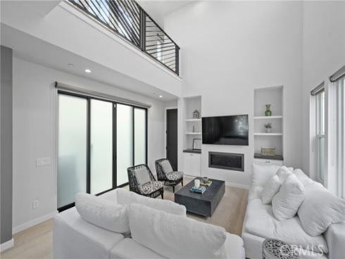 303 12th Street, Huntington Beach, CA