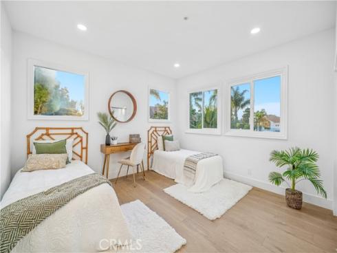 6692 Alamitos Circle, Huntington Beach, CA