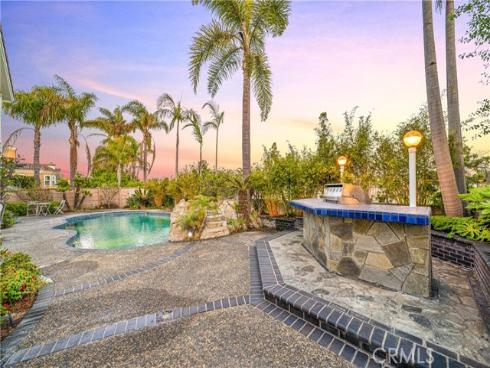 6692 Alamitos Circle, Huntington Beach, CA