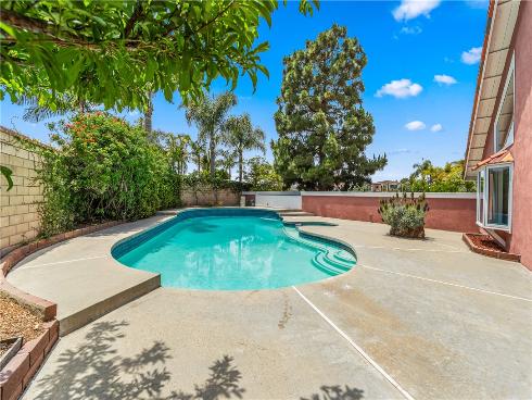 19332 Evening Hill Drive, Huntington Beach, CA