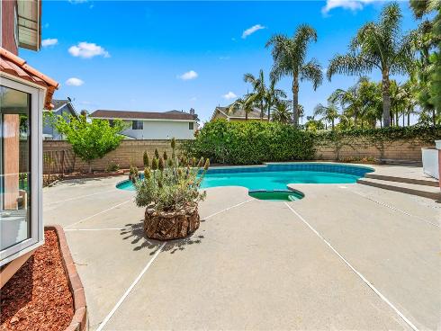 19332 Evening Hill Drive, Huntington Beach, CA
