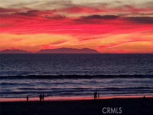 2118  Pacific Coast  , Huntington Beach, CA