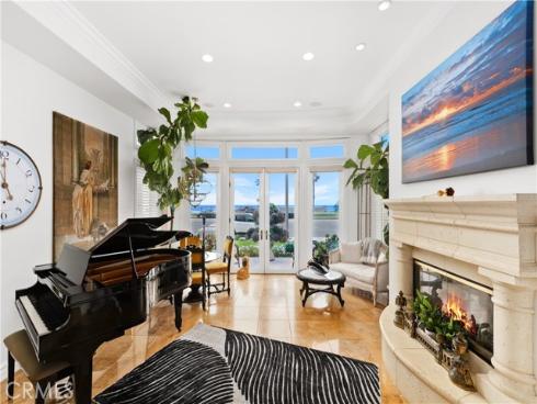 2118 Pacific Coast , Huntington Beach, CA