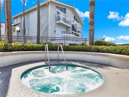 2872 Coast CI205 Circle, Huntington Beach, CA