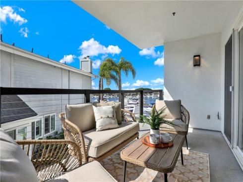 2872 Coast CI205 Circle, Huntington Beach, CA