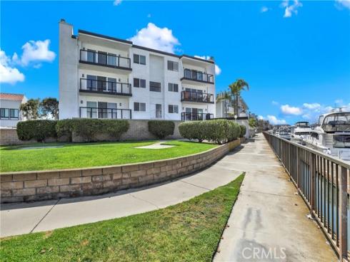 2872 Coast CI205 Circle, Huntington Beach, CA