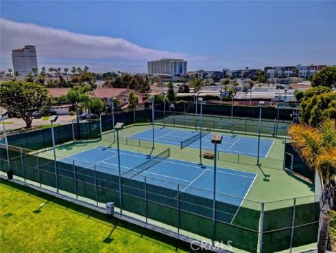 7825 Seaglen Drive, Huntington Beach, CA