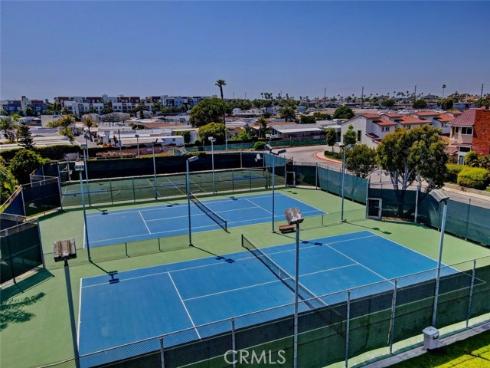 7825 Seaglen Drive, Huntington Beach, CA