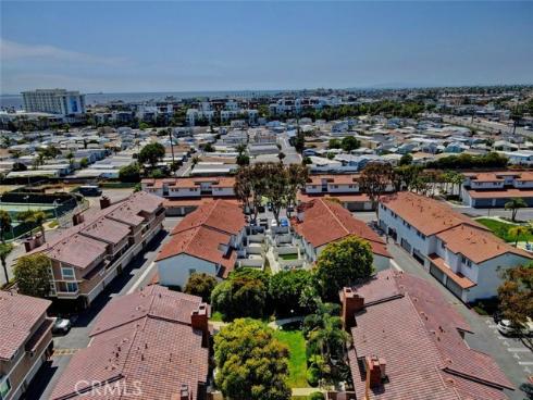 7825 Seaglen Drive, Huntington Beach, CA