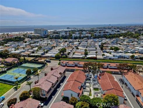 7825 Seaglen Drive, Huntington Beach, CA