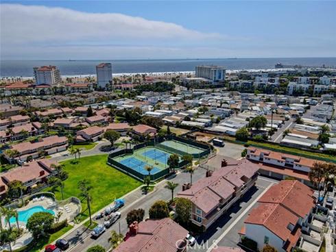 7825 Seaglen Drive, Huntington Beach, CA