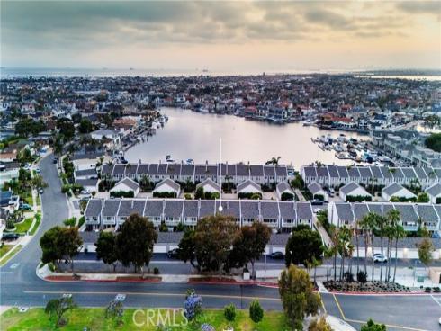 16520 Harbour 6 Lane, Huntington Beach, CA